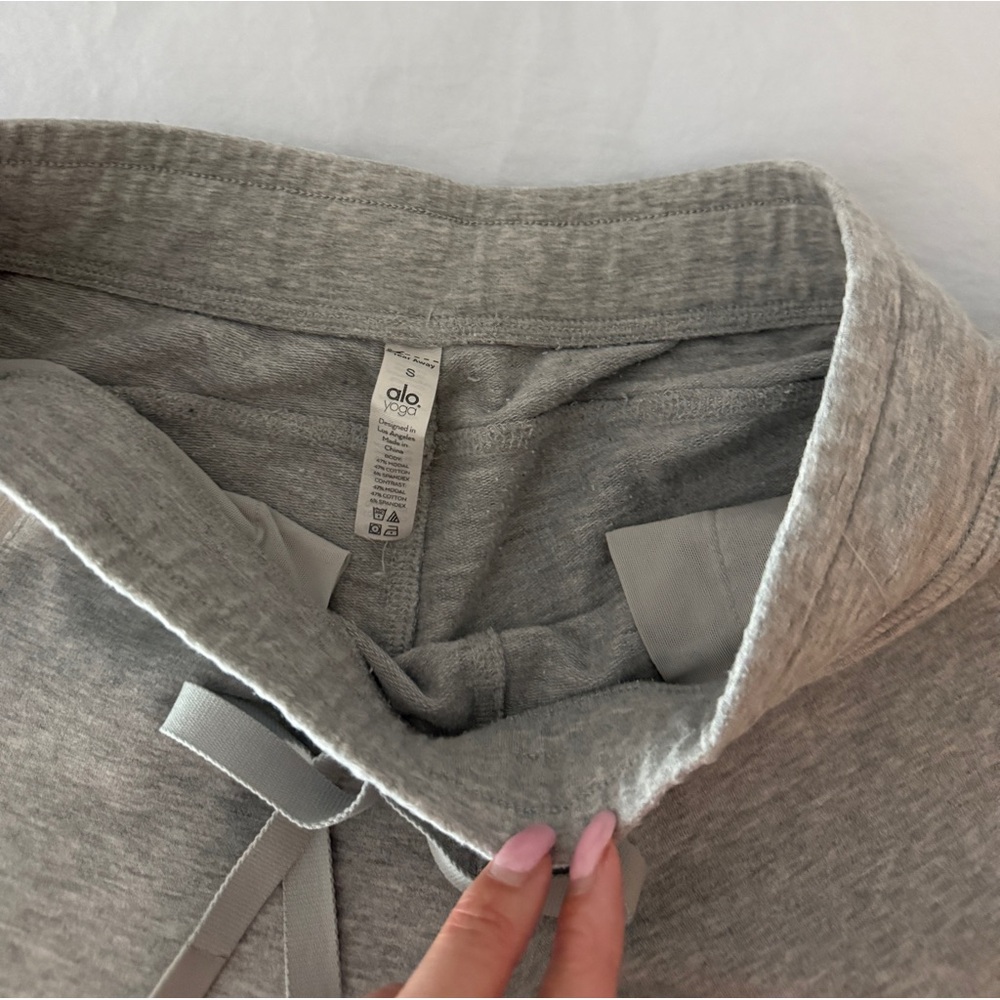 Alo Yoga Urban Moto Sweatpant in Dove Grey Heather - Picture 4 of 9